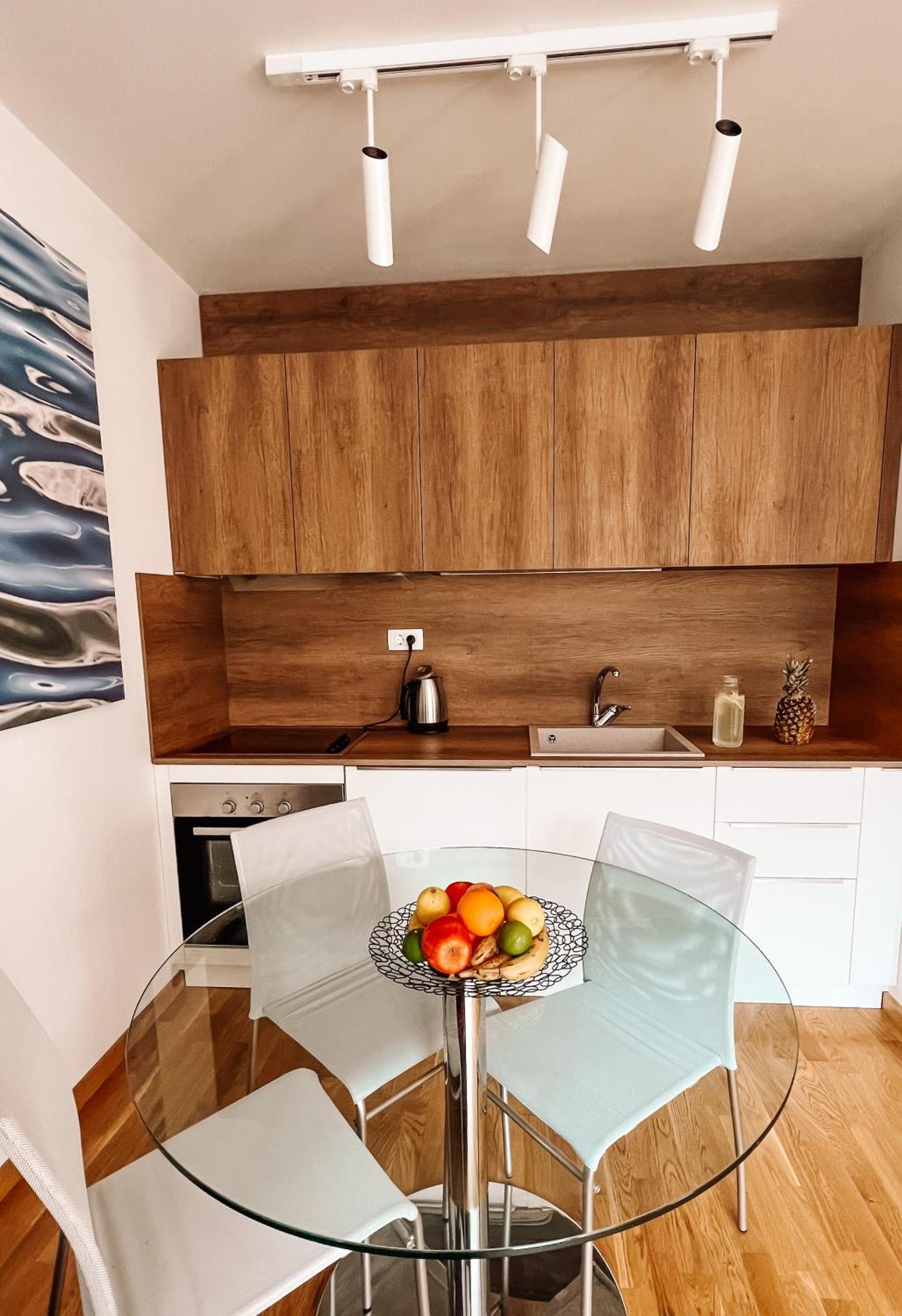 Four Views Apartments Budva Bilik gambar